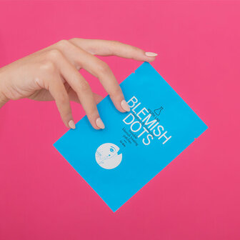 Youth Lab Blemish Dots tegen Puistjes en Mee-eters